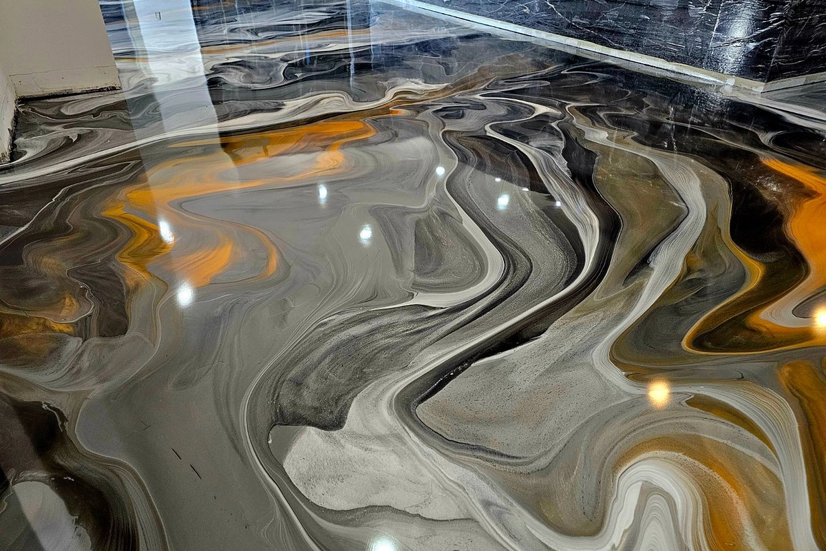 Marbleized metallic epoxy floor in an interior